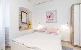 Studio Apartment Sisi
